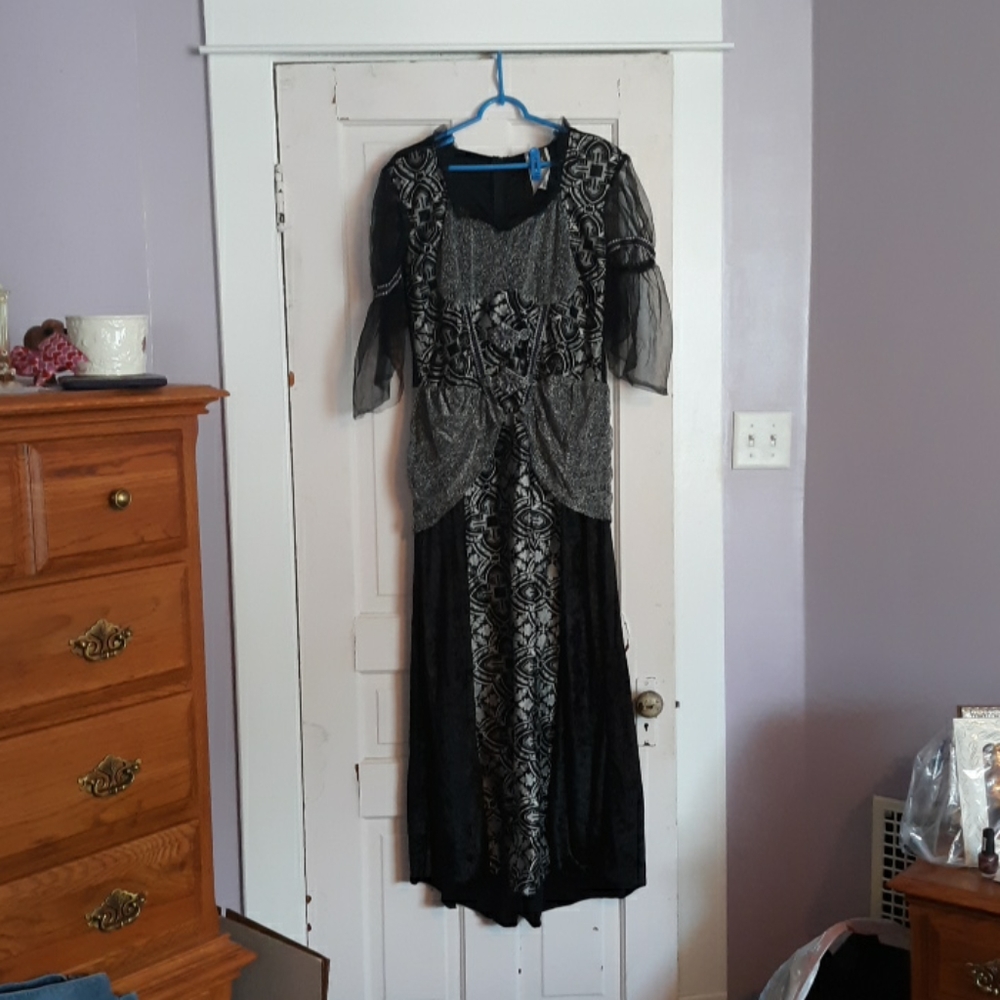 Thy Evil Court Costume